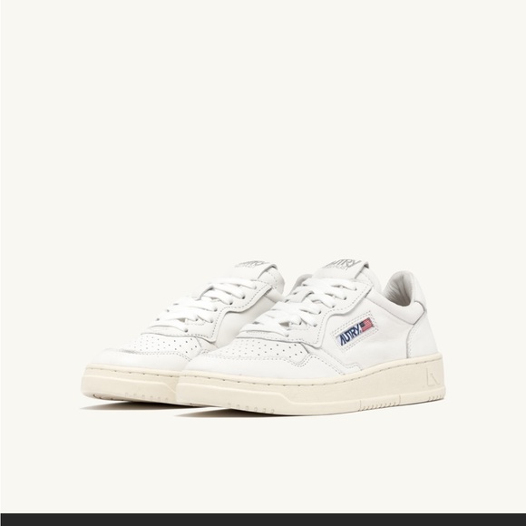 AUTRY SNEAKERS
MEDALIST LOW SNEAKERS IN SUPER-SOFT WHITE NAPPA - Picture 3 of 3